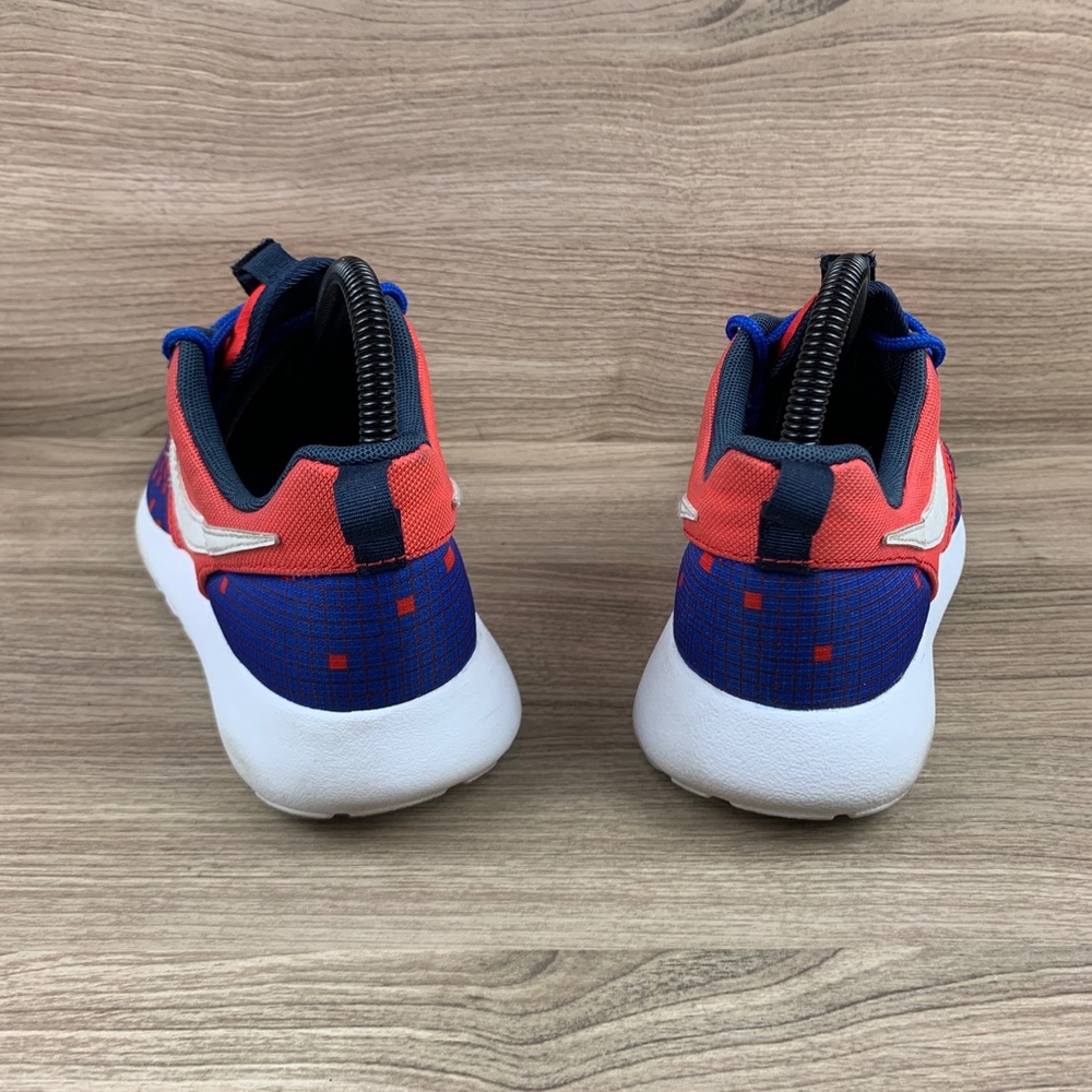 Nike Roche One Print Light Sneaker - Picture 4 of 8
